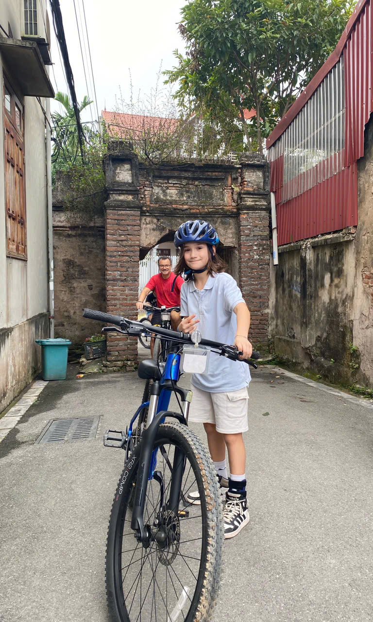 Electric Bike Tour Hanoi: Ancient Co Loa Citadel Day Trip